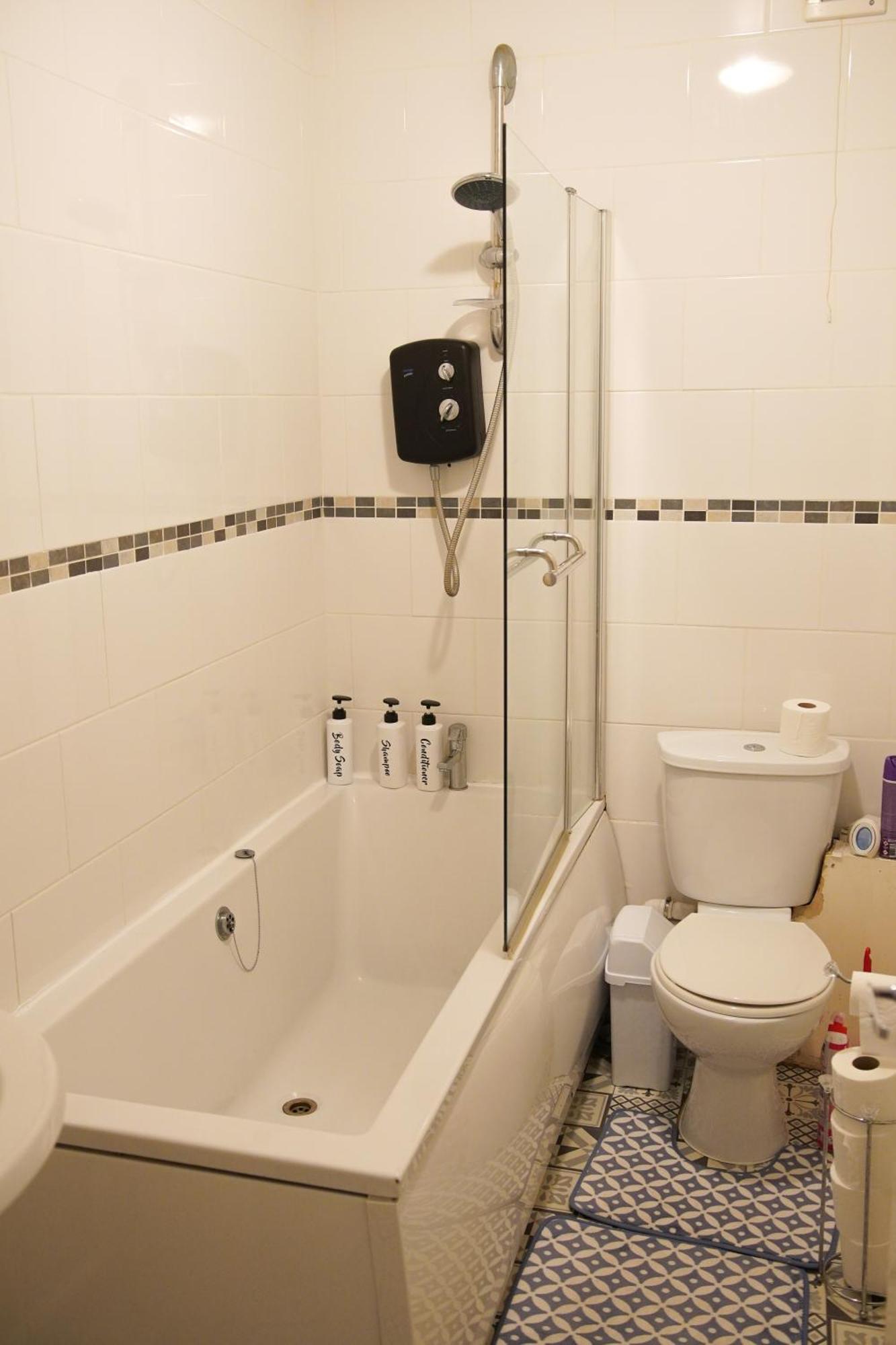 5 Bedroom House Near Cardiff City. Exterior photo